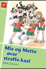 Mia og Mette øver straffekast af Jørn Jensen