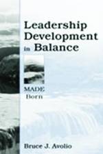 Leadership Development in Balance af Bruce J. Avolio