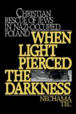 When Light Pierced the Darkness af Nechama Tec