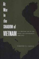 At War in the Shadow of Vietnam af Timothy Castle