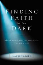 Finding Faith in the Dark af Laurie Short