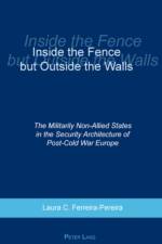 Inside the Fence But Outside the Walls af Laura C. Ferreira-Pereira