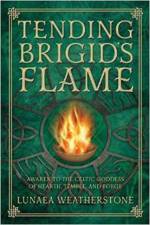 Tending Brigid's Flame af Lunaea Weatherstone