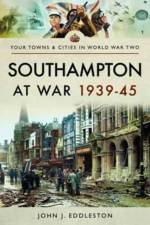 Southampton at War 1939 - 1945 af John J. Eddleston