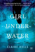 Girl Underwater af Claire Kells