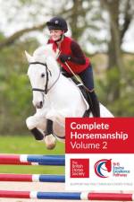 BHS Complete Horsemanship: Volume 2 af The British Horse Society