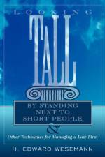 Looking Tall by Standing Next to Short People af H. Wesemann