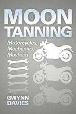 Moon Tanning af Gwynn Davies