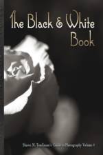 Black & White Book af Shawn M. Tomlinson