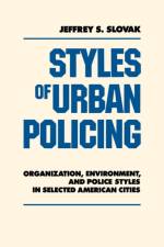 Styles of Urban Policing af Jeffrey Slovak