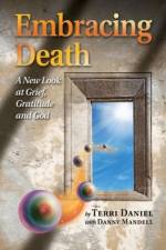 Embracing Death af Terri Daniel