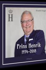 PRINS HENRIK 1934-2018 af Elisabeth Saugmann