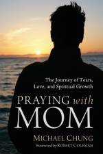 Praying with Mom af Michael Chung