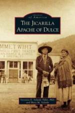 Jicarilla Apache of Dulce af Mary M Velarde