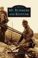 Mt. Rushmore and Keystone af Robert E Hayes