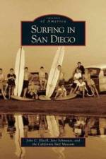 Surfing in San Diego af Jane Schmauss