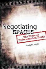Negotiating Spaces: The Lives of Undocumented Youth af Jose Rodolfo Jacobo