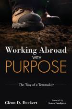 Working Abroad with Purpose af Glenn D Deckert