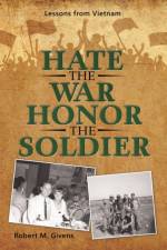 Hate the War Honor the Soldier af Robert M Givens