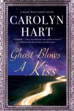 Ghost Blows a Kiss af Carolyn Hart