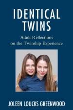 Identical Twins af Joleen Loucks Greenwood