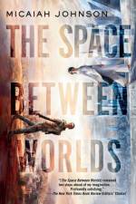 The Space Between Worlds af Micaiah Johnson