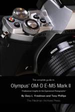 Complete Guide to Olympus' E-M5 II (B&W Edition) af Tony Phillips