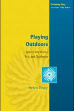 Playing Outdoors: Spaces and Places, Risk and Challenge af Helen Tovey
