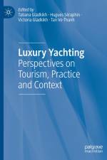 Luxury Yachting af Tatiana Gladkikh