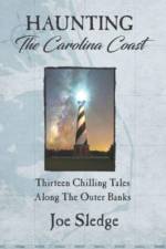Haunting The Carolina Coast: Thirteen Chilling Tales Along The Outer Banks af Joe Sledge