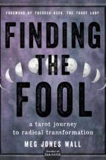 Finding the Fool: A Tarot Journey to Radical Transformation af Meg Jones Wall