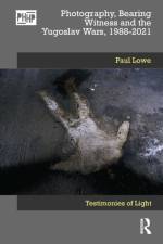 Photography, Bearing Witness and the Yugoslav Wars, 1988-2021 af Paul Lowe