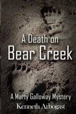 A Death on Bear Creek: A Marty Galloway Mystery af Kenneth Arbogast