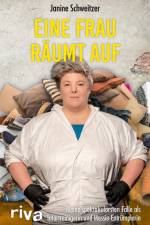 Eine Frau räumt auf af Janine Schweitzer