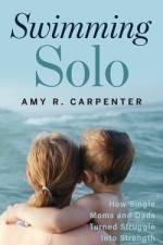 Swimming Solo af Amy R Carpenter