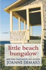 Little Beach Bungalow af Joanne Demaio