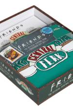 Friends: The Official Central Perk Cookbook Gift Set [With Apron] af Kara Mickelson