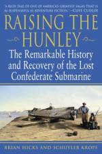 Raising the Hunley: The Remarkable History and Recovery of the Lost Confederate Submarine af Brian Hicks
