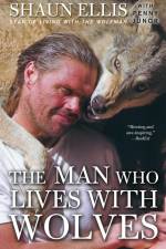 The Man Who Lives with Wolves af Shaun Ellis