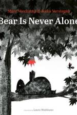 Bear Is Never Alone af Marc Veerkamp