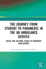The Journey from Student to Paramedic in the UK Ambulance Service af John Donaghy