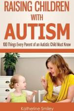 Raising Children with Autism af Katherine Smiley
