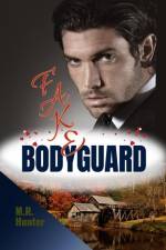 Fake Bodyguard af M. R. Hunter