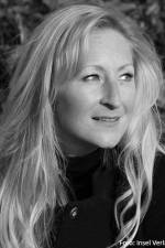 Die Sommer mit ihm af Emma Cowell