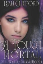 A Touch Mortal af Leah Clifford