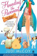 Hounding the Pavement af Judi Mccoy