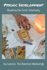 Psychic Development: Reading the Tarot Intuitively af Leanne The Barefoot Medium
