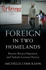 Foreign in Two Homelands af Michelle Lynn (University of Richmond Kahn