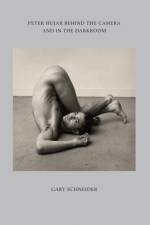 Peter Hujar Behind the Camera and in the Darkroom af Gary Schneider