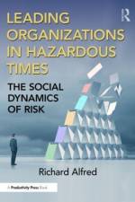Leading Organizations in Hazardous Times af Richard Alfred